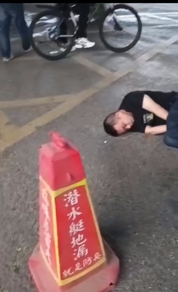 夜班出租车司机程良云清晨桥下救人，迅速报警传递正能量